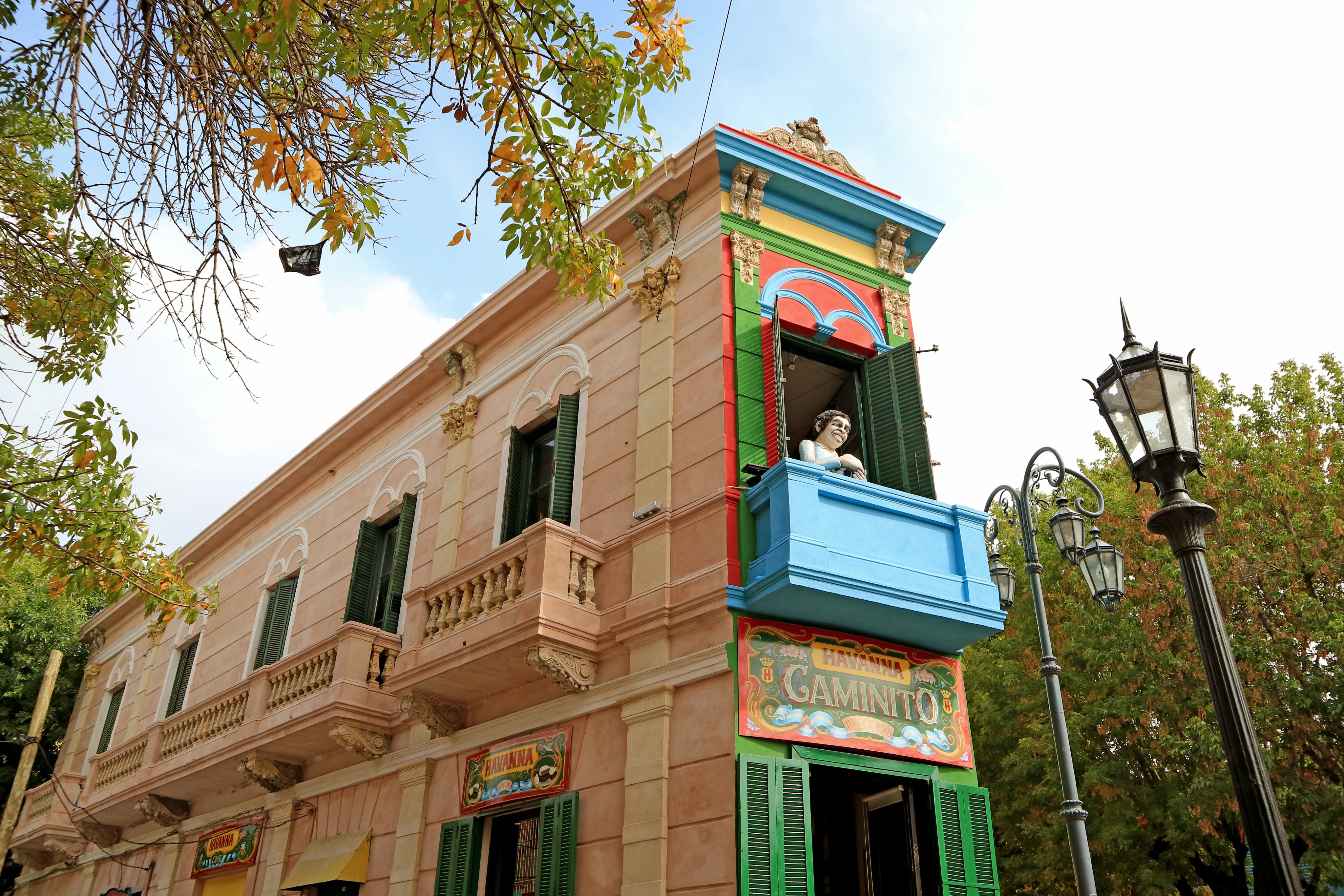 Casarão histórico colorido no bairro La Boca