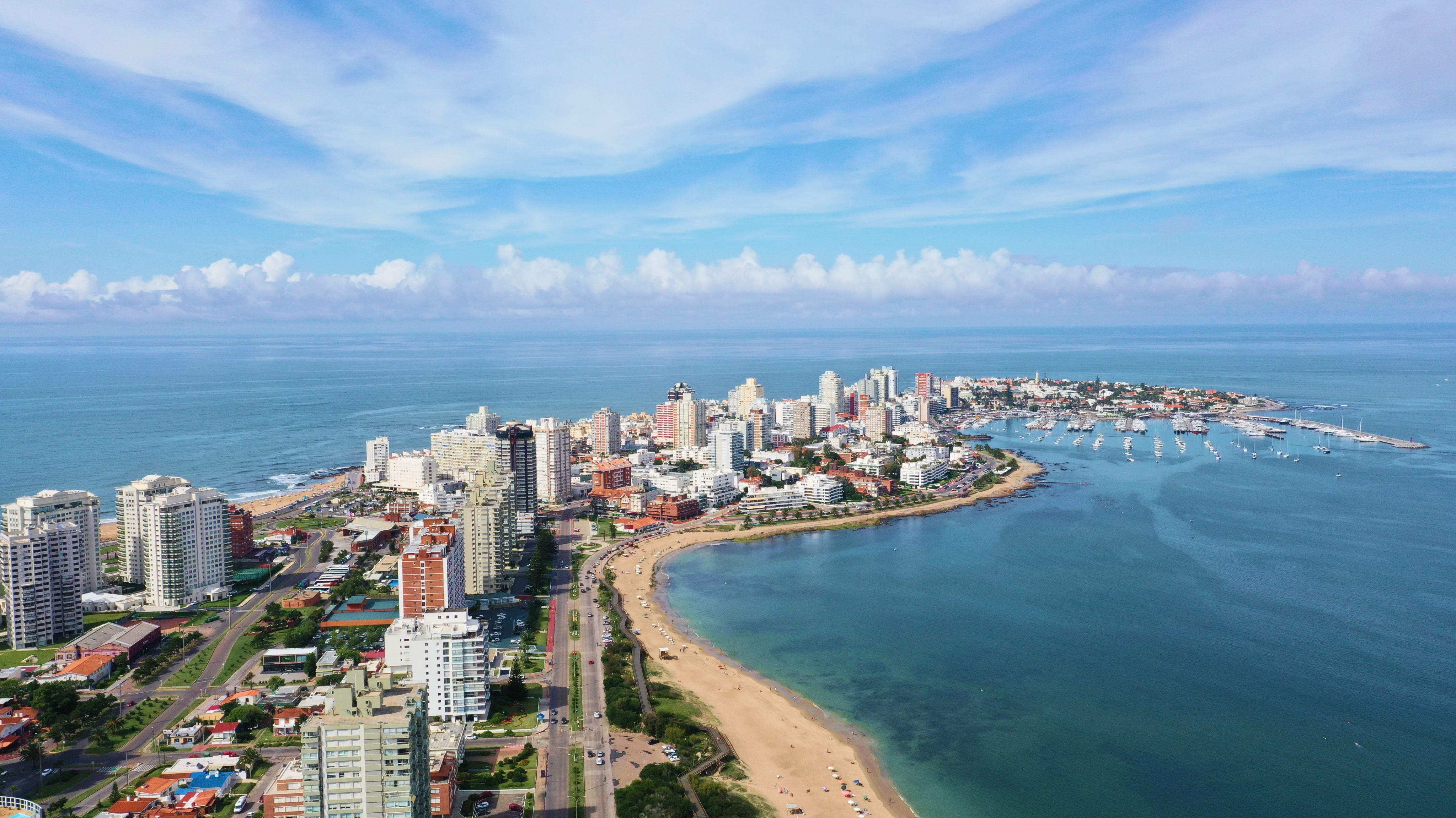 Vista aérea da costa de Montevidéu