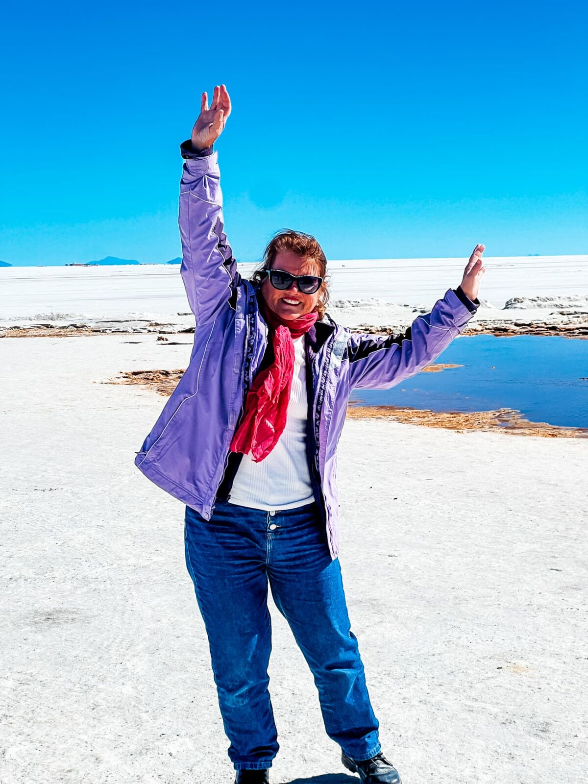 Grupo Atllas caminhando pelo Salar de Uyuni