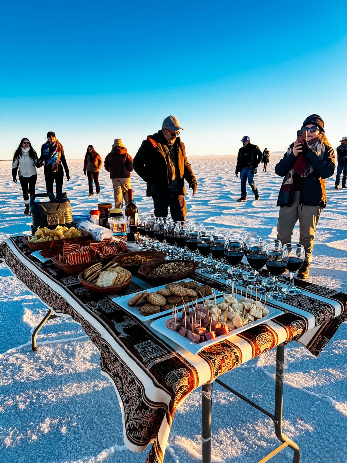 Mesa de brinde do grupo Atllas no Salar de Uyuni